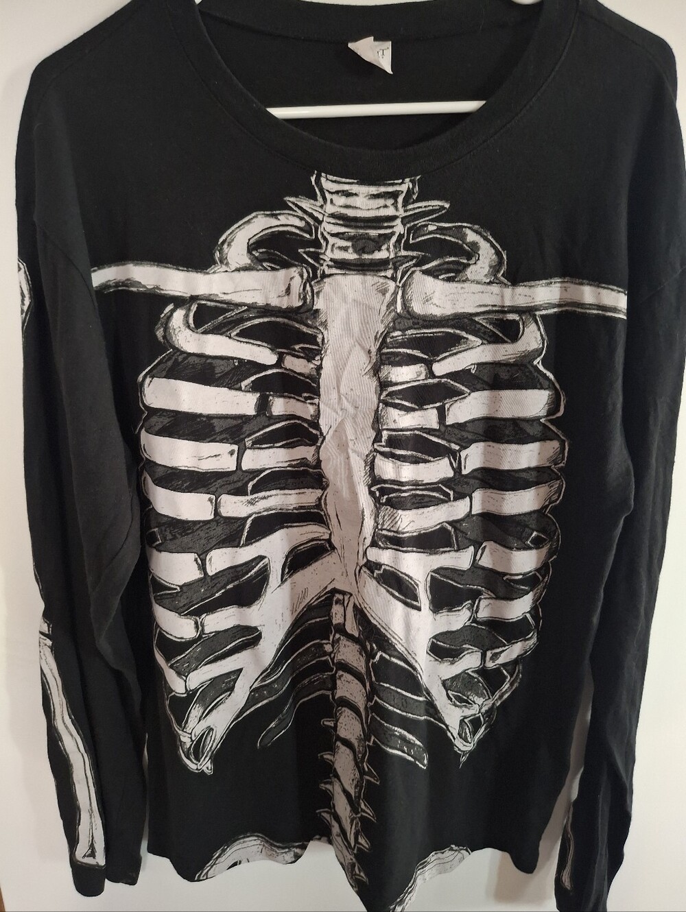 Spirit Black Long-Sleeve Skeleton Ribcage Graphic Tee